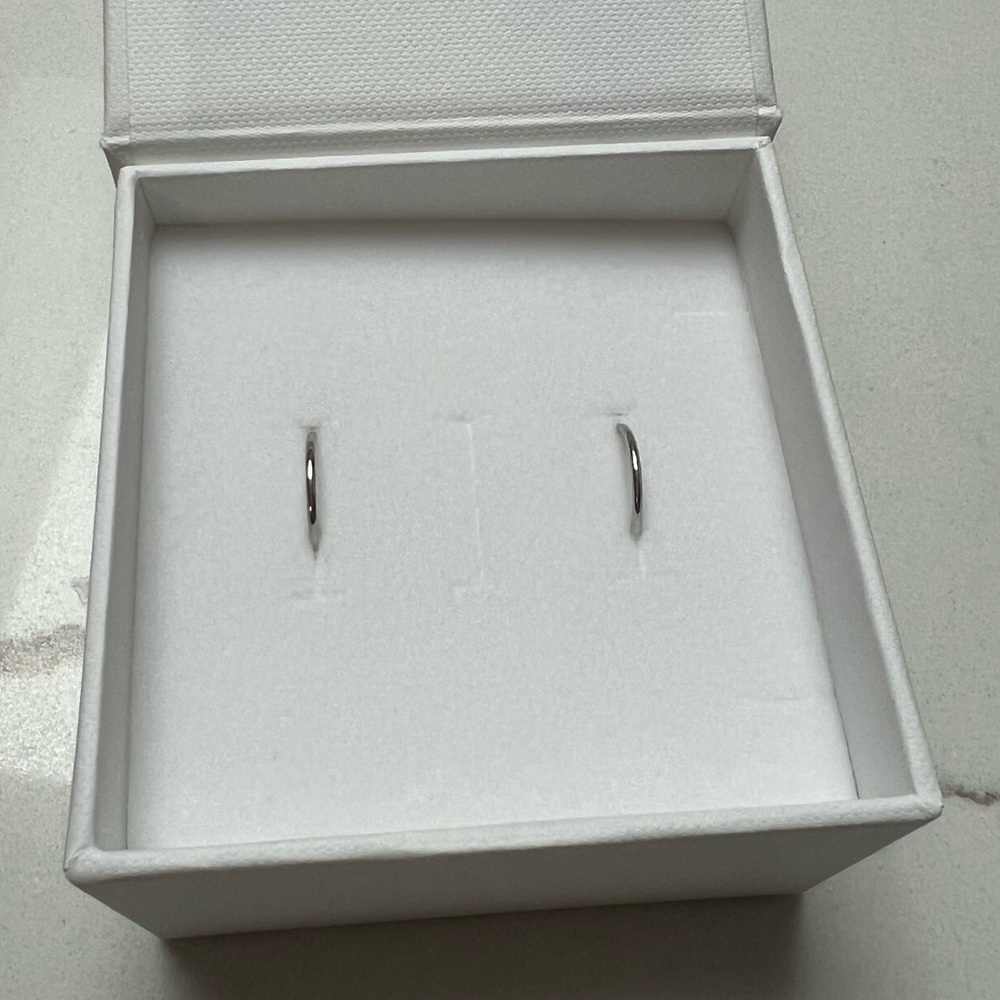 NWOT Mejuri 14K White Gold Hoops